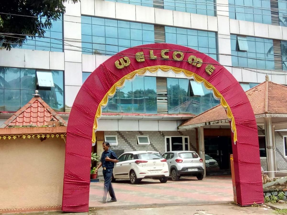 Sree Gokulam Sabari Hotel Chavakkad ภายนอก รูปภาพ