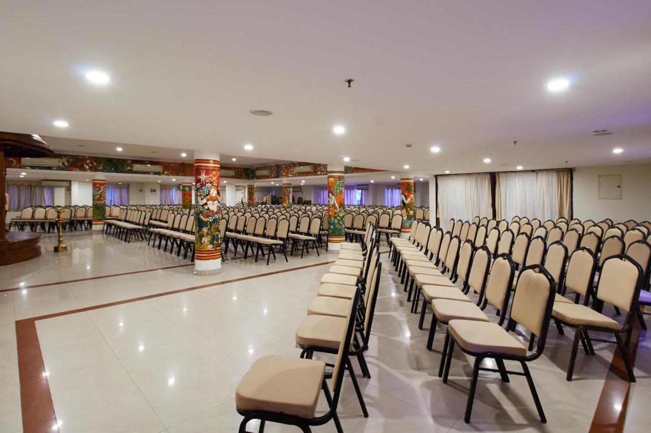 Sree Gokulam Sabari Hotel Chavakkad ภายนอก รูปภาพ